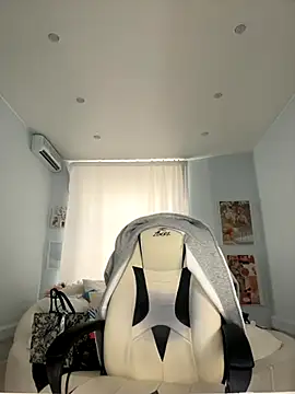 Snapshot of IvyHoney chatting on September 28, 7:47 am IvyHoney online show from September 28, 7:47 am