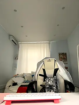 Snapshot of IvyHoney chatting on October 1, 9:04 am IvyHoney online show from October 1, 9:04 am