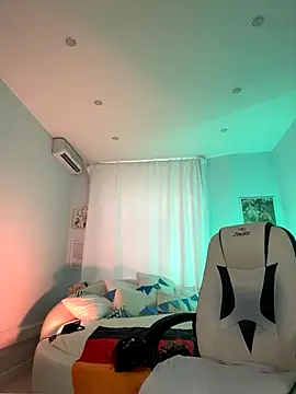 Snapshot of IvyHoney chatting on October 3, 8:11 am IvyHoney online show from October 3, 8:11 am