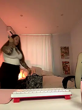 Snapshot of IvyHoney chatting on October 19, 8:37 am IvyHoney online show from October 19, 8:37 am