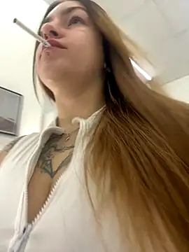 Snapshot of IvyHoney chatting on October 25, 8:33 am IvyHoney online show from October 25, 8:33 am