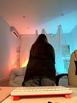 Snapshot of IvyHoney chatting on November 4, 8:24 am IvyHoney online show from November 4, 8:24 am