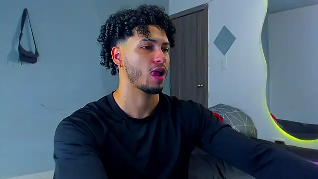 Kris Khalifa69 online show from February 8, 5:38 pm