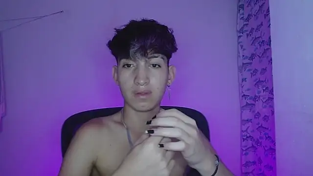 littlextreme online show from February 12, 4:33 am