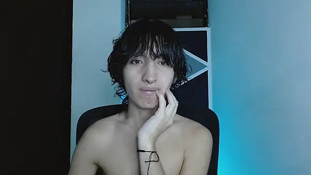 littlextreme online show from May 5, 4:09 am