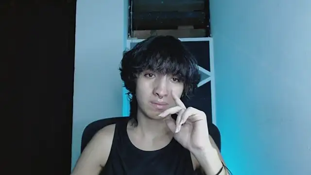 littlextreme online show from May 10, 1:44 am