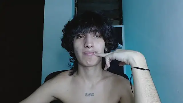 littlextreme online show from May 17, 12:52 am