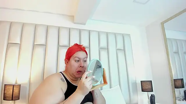 aandreaperez online show from November 5, 11:43 am