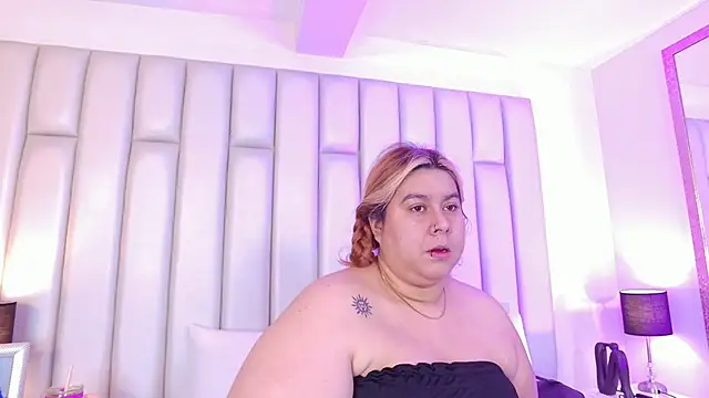 Snapshot of aandreaperez chatting on February 16, 11:39 am aandreaperez online show from February 16, 11:39 am