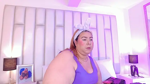 Snapshot of aandreaperez chatting on February 21, 11:33 am aandreaperez online show from February 21, 11:33 am