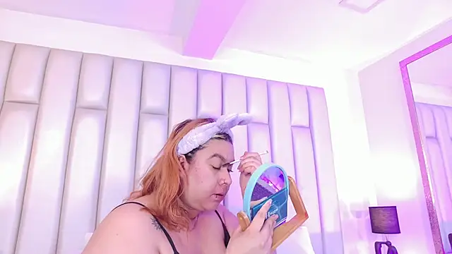 Snapshot of aandreaperez chatting on February 24, 11:41 am aandreaperez online show from February 24, 11:41 am