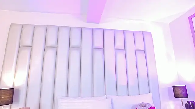 aandreaperez online show from May 9, 11:59 am