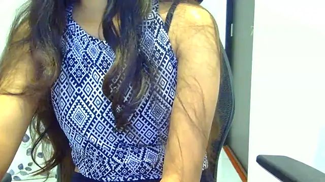 Snapshot of doll_sawra chatting on December 30, 5:37 am doll sawra online show from December 30, 5:37 am