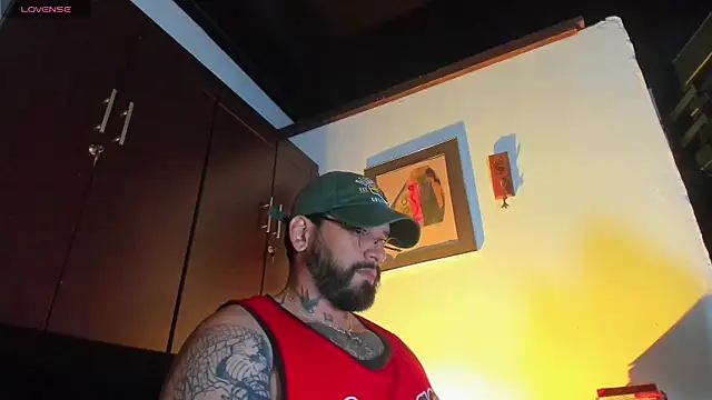 Snapshot of CamiloGray_ chatting on April 25, 12:30 pm CamiloGray online show from April 25, 12:30 pm