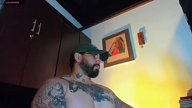 Snapshot of CamiloGray_ chatting on May 4, 1:40 pm CamiloGray online show from May 4, 1:40 pm