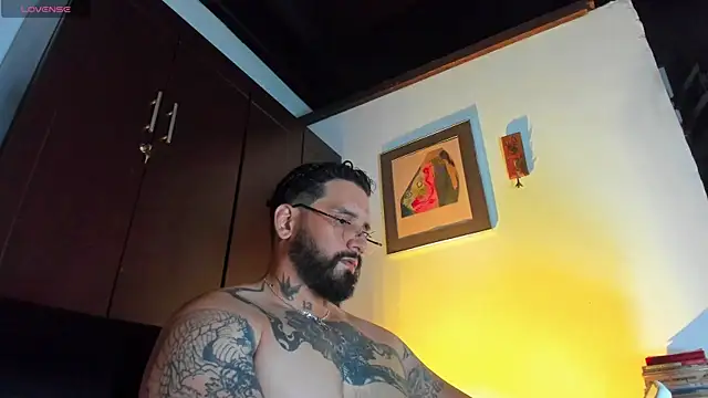 Snapshot of CamiloGray_ chatting on May 7, 3:39 pm CamiloGray online show from May 7, 3:39 pm