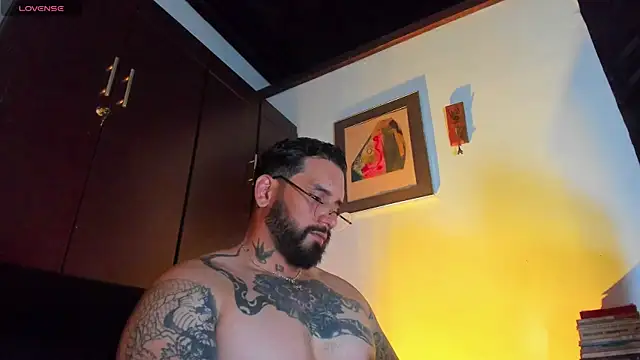 Snapshot of CamiloGray_ chatting on May 11, 2:45 pm CamiloGray online show from May 11, 2:45 pm