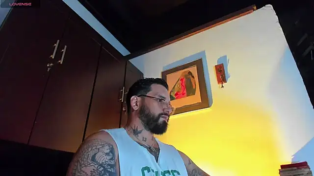 Snapshot of CamiloGray_ chatting on May 12, 1:52 pm CamiloGray online show from May 12, 1:52 pm