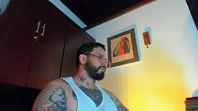 Snapshot of CamiloGray_ chatting on May 22, 3:17 pm CamiloGray online show from May 22, 3:17 pm