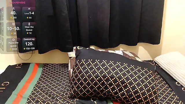 Snapshot of x_brittany_x chatting on February 15, 1:20 pm x brittany x online show from February 15, 1:20 pm