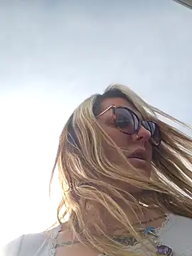 SheIsSomething online show from January 31, 9:48 pm