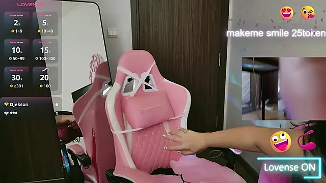 Snapshot of AsianQueens chatting on October 8, 6:11 am AsianQueens online show from October 8, 6:11 am