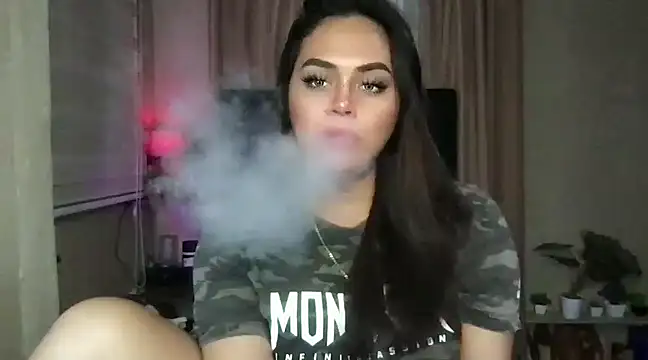Snapshot of _MissKhimberlyXxx_ chatting on January 24, 4:06 pm MissKhimberlyXxx online show from January 24, 4:06 pm