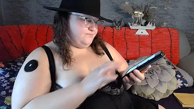 ThickBones online show from October 29, 12:40 pm