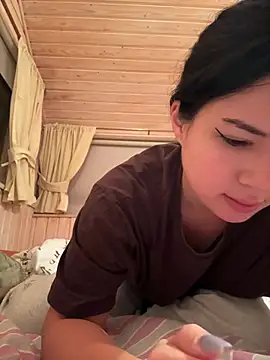 Snapshot of clairewntr chatting on January 1, 12:53 am clairewntr online show from January 1, 12:53 am