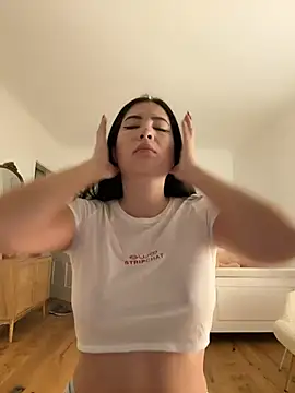 Snapshot of clairewntr chatting on January 16, 4:18 pm clairewntr online show from January 16, 4:18 pm