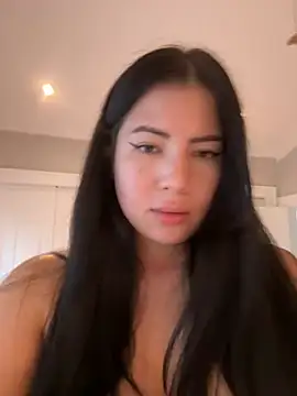 Snapshot of clairewntr chatting on February 5, 10:44 pm clairewntr online show from February 5, 10:44 pm
