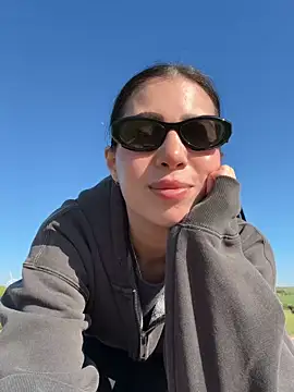 clairewntr online show from April 25, 3:20 pm