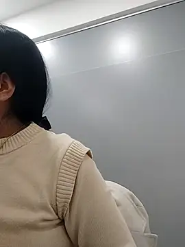 aisha latina online show from September 24, 3:15 pm