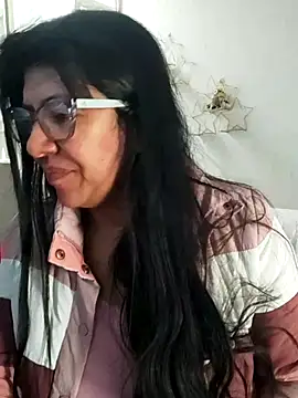 Snapshot of aisha_latina chatting on February 13, 2:46 pm aisha latina online show from February 13, 2:46 pm