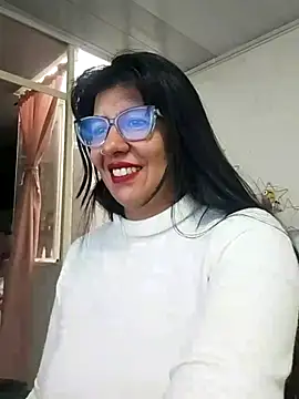 Snapshot of aisha_latina chatting on February 23, 2:58 pm aisha latina online show from February 23, 2:58 pm