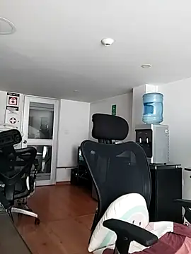 Snapshot of aisha_latina chatting on March 5, 3:08 pm aisha latina online show from March 5, 3:08 pm