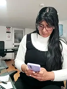 Snapshot of aisha_latina chatting on March 10, 3:28 pm aisha latina online show from March 10, 3:28 pm