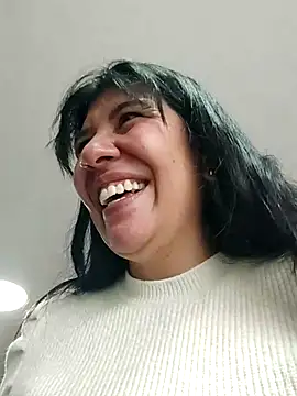 Snapshot of aisha_latina chatting on March 25, 3:18 pm aisha latina online show from March 25, 3:18 pm