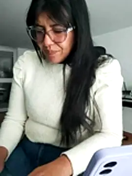 Snapshot of aisha_latina chatting on March 27, 2:50 pm aisha latina online show from March 27, 2:50 pm