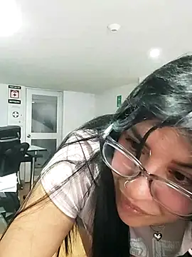 Snapshot of aisha_latina chatting on April 1, 2:47 pm aisha latina online show from April 1, 2:47 pm