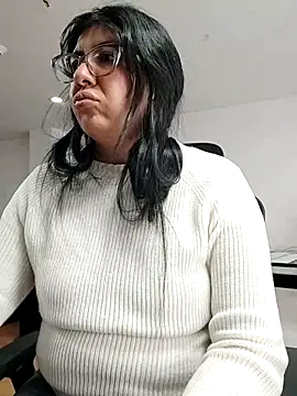 aisha latina online show from June 18, 2:43 pm