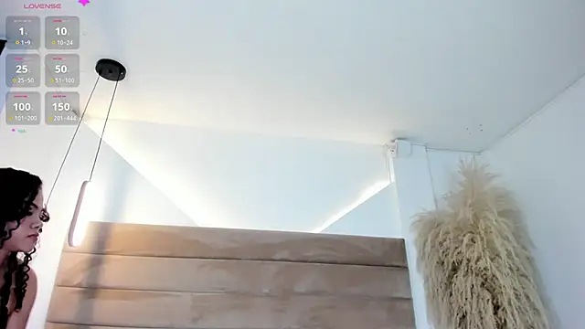 ValerieDiaz  online show from December 13, 12:06 pm