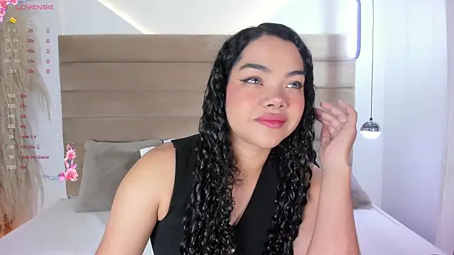 ValerieDiaz  online show from February 4, 12:00 pm