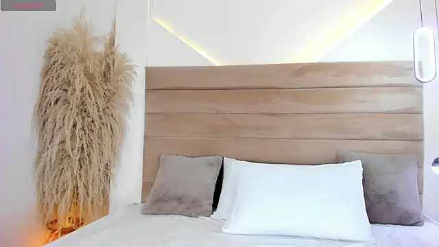 ValerieDiaz  online show from September 15, 12:16 pm