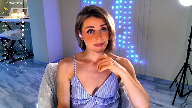 Snapshot of Arielle__03 chatting on March 1, 12:45 am Arielle 03 online show from March 1, 12:45 am