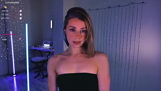 Snapshot of Arielle__03 chatting on March 29, 9:26 pm Arielle 03 online show from March 29, 9:26 pm