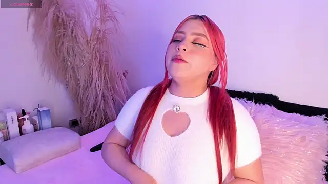 Snapshot of SophieRossi chatting on December 23, 6:11 am SophieRossi online show from December 23, 6:11 am