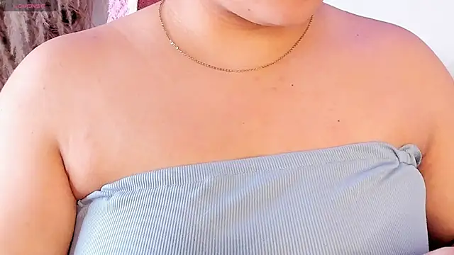 Snapshot of SophieRossi chatting on January 30, 4:06 am SophieRossi online show from January 30, 4:06 am