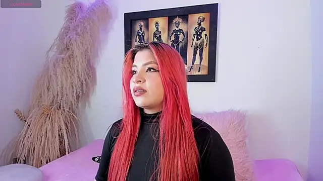 Snapshot of SophieRossi chatting on February 6, 5:25 am SophieRossi online show from February 6, 5:25 am