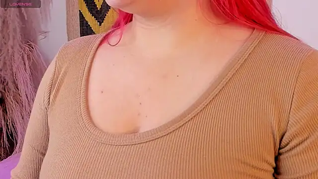 Snapshot of SophieRossi chatting on March 12, 4:19 am SophieRossi online show from March 12, 4:19 am